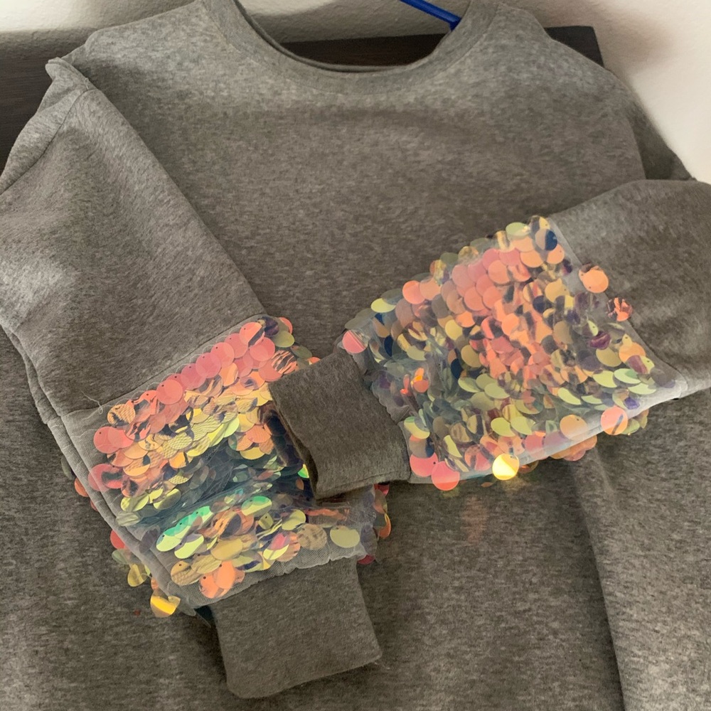 Glitter sweatsuit and earring bundle
